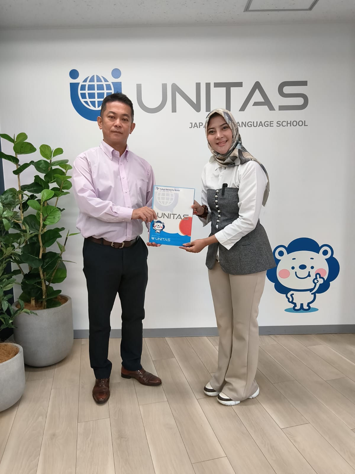 Direktur Hanna Bekerjasama Dengan Sekolah Unitas